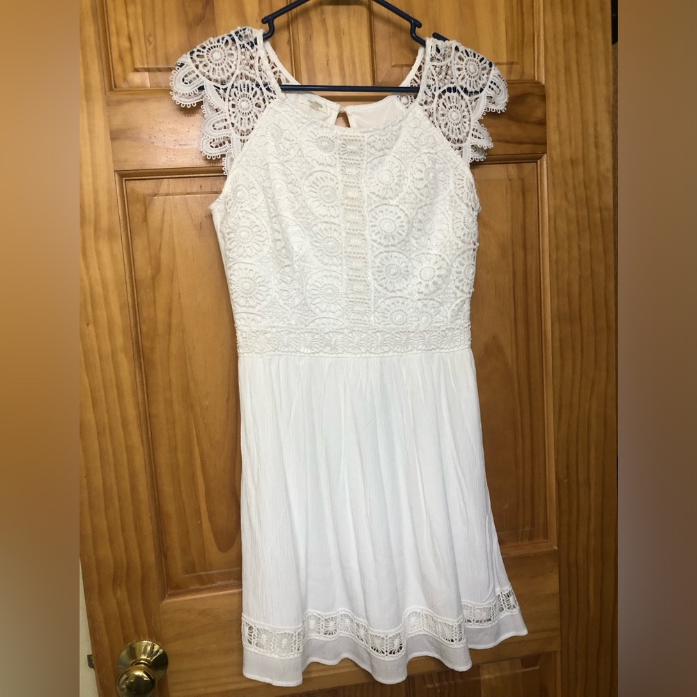 Maurice’s white lace dress, flattering, size 1/2, but can fit larger, gorgeous